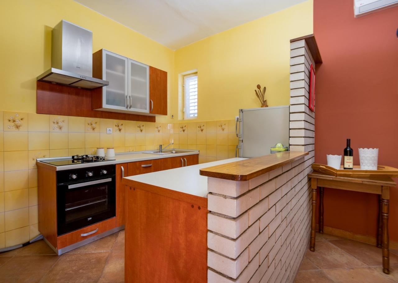 Holiday Home Nives Tivat Exterior foto