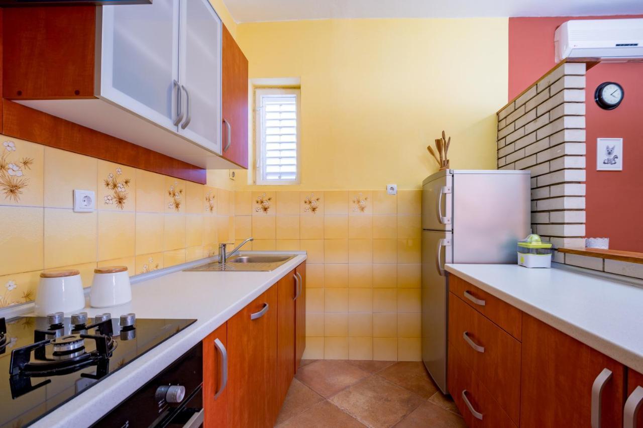 Holiday Home Nives Tivat Exterior foto