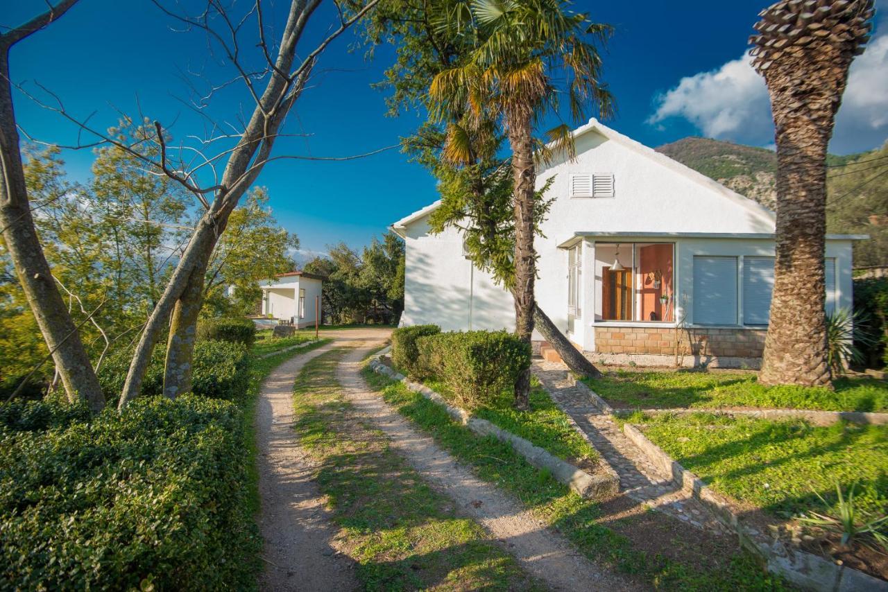 Holiday Home Nives Tivat Exterior foto